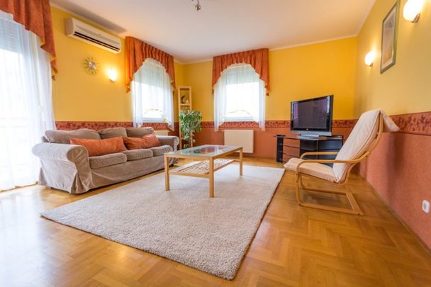 Hűvösvölgyi út - Photo 1