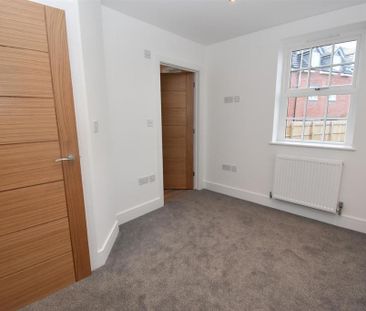 3 bedroom semi-detached house to rent - Photo 3