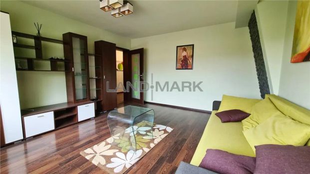 De inchiriat apartament 3 camere in vila zona Favorit-Circumvalatiunii - Fotografie 1