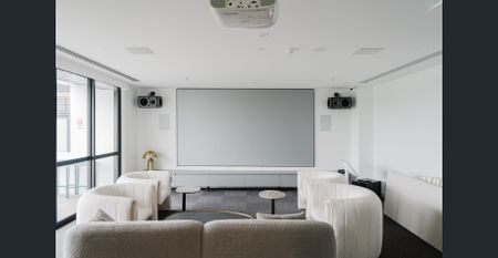 Stylish 2-Bedroom Apartment in the Heart of Box Hill-Furnished (optional carpark) - Photo 2