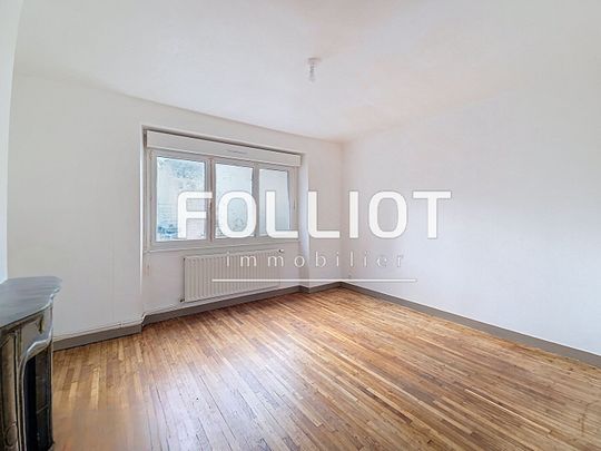 À louer : maison spacieuse avec garage, centre-ville et voie verte à pied - Photo 1