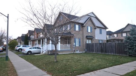 For Lease - 36 Burwell Street, Whitby, Ontario - Photo 4