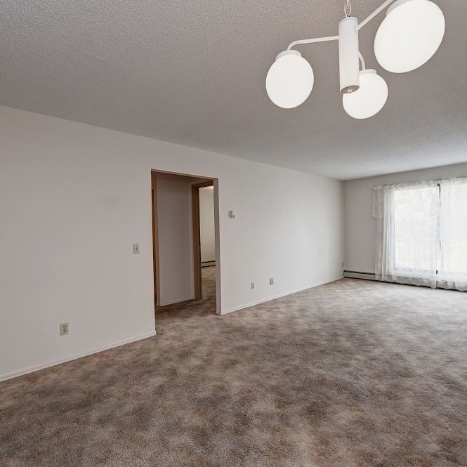 120 23 Avenue Northeast, Calgary - Photo 1