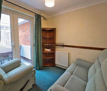 3 bedroom end of terrace house to rent - Photo 1