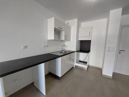 location Appartement T2 DE 37.08m² À TRETS - Photo 2