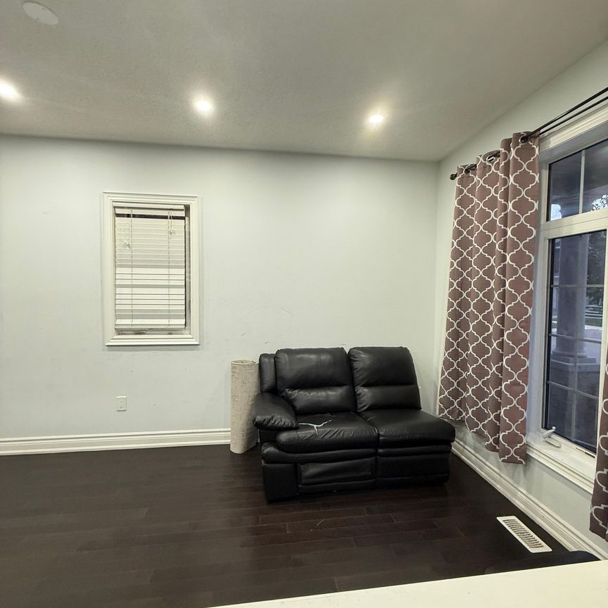 For Lease - 9 Grove End Way, Brampton, Ontario - Photo 1