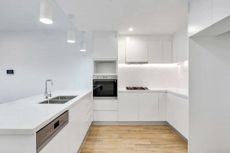 “Sleek Waterfront Luxury in the Heart of Gosford” - Photo 5