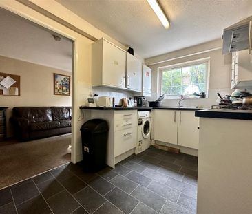 1 bedroom in a house share to rent - Photo 6