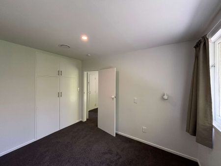 Recently renovated two bedroom home - Close to Town! - Photo 5