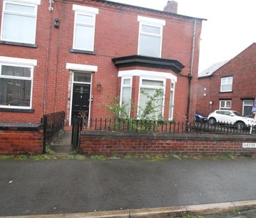 4 bedroom end of terrace house to rent - Photo 4