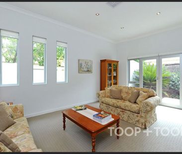 Entertainer's dream in the perfect location! - Photo 1