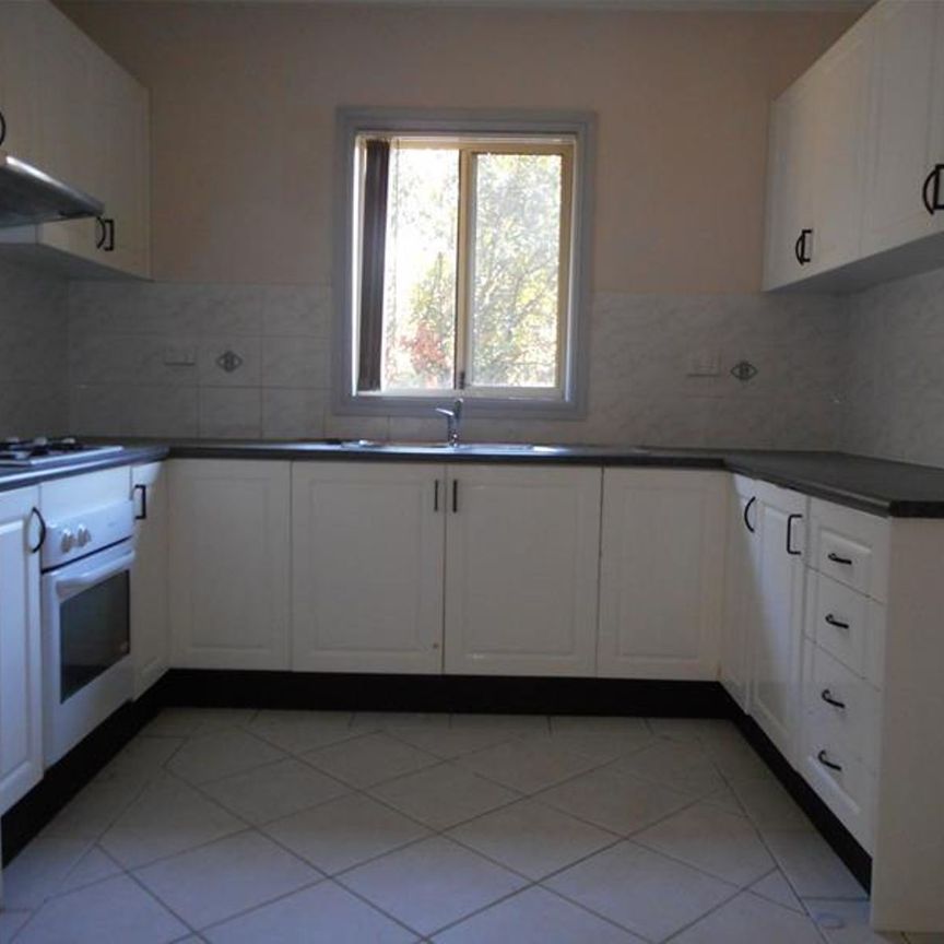 Three bedroom convenience - Photo 1