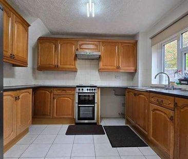 West Mead Court, Northampton, NN3 - Photo 3