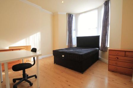 3 bedroom apartment to rent - Photo 4