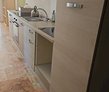 Spacious Single room Via la Farina - Photo 3