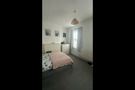 4 Bed Terraced House, Friars Road, E6 - Photo 4