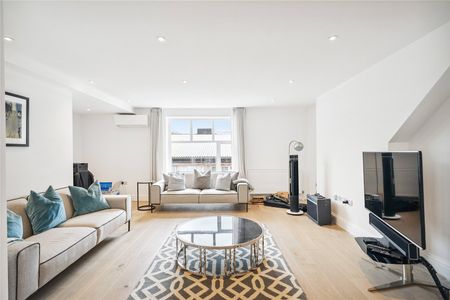 A recently refurbished first and second floor maisonette in Chelsea. - Photo 4