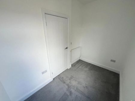 3 bedroom end of terrace house to rent - Photo 4