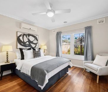 Delightful family home moments from Pakington Street - Photo 3