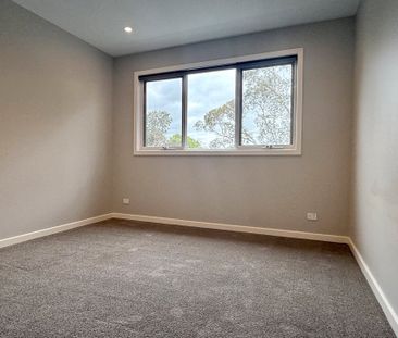 Luxurious townhouse, heart of Blackburn South - Photo 3