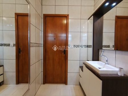 Casa com 5 quartos e 230m² para alugar em Nossa Senhora das Graças, Canoas. - Foto 5