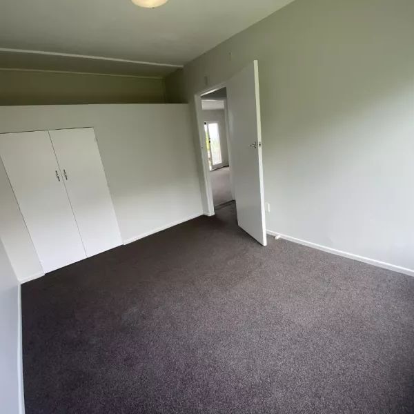 Mt Albert - Upstairs two bedroom Unit - Photo 1