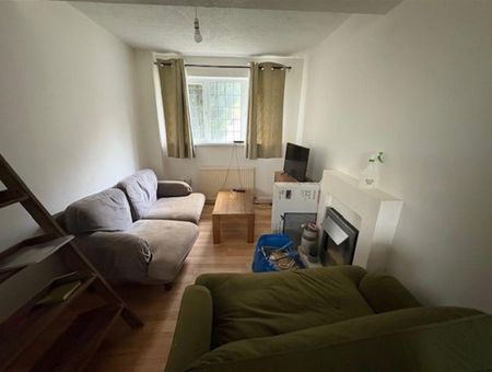 Flat , Beacon Lodge, Downs Road, Luton - Photo 3