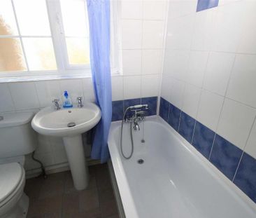 3 bedroom terraced house to rent - Photo 6