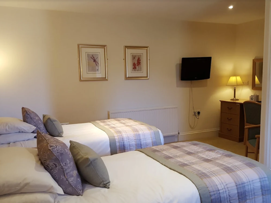 Former Hotel, now Contractor Accommodation, Ensuite Rooms by the Week - Photo 1