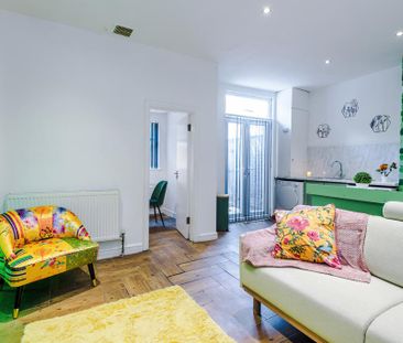 4 bedroom end of terrace house to rent - Photo 2