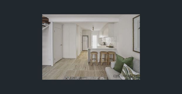 CHIC BEACHSIDE APARTMENT IN PALM BEACH - Photo 1