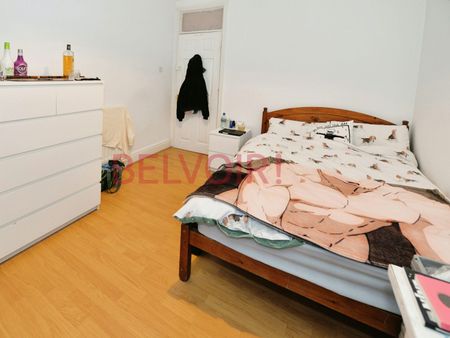 Semi-detached house to rent on - Photo 5