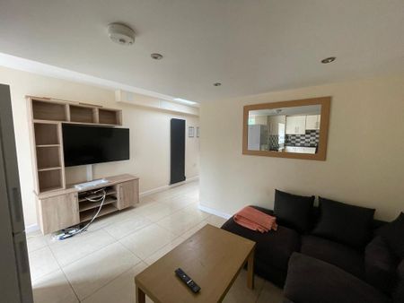 6 bedroom terraced house to rent - Photo 2