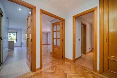 3 room luxury Flat for rent in Pozuelo de Alarcón, Spain - Photo 2