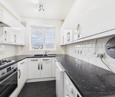 3 bedroom flat to rent - Photo 6