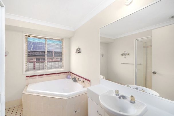 Ideal Family Home! - Photo 1