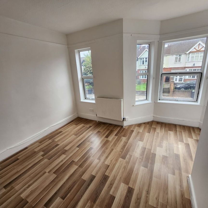 Room in a Shared House, Old Bedford Road, LU2 - Photo 1