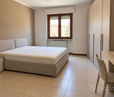 Stanza matrimoniale in zona collegata e strategica - Photo 1