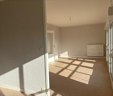 Location Appartement 5 pièces 104 m² La Châtre - Photo 2