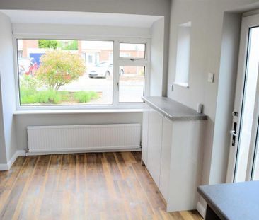 3 bedroom semi-detached bungalow to rent - Photo 2