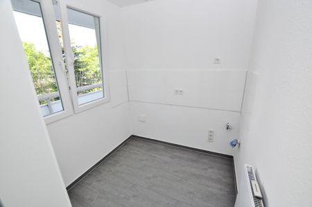 Rodenkirchen-Zentrum: Ruhige, modernisierte Zweizimmerwohnung mit großem Balkon und TG.-Stellplatz ! - Photo 5