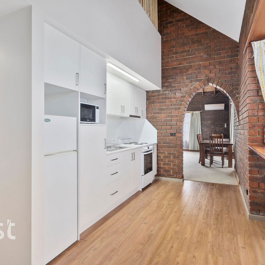 Semi- Furnished 1 bed flat in Kingston - Electricity, Water & NBN all inclusive. - Photo 1