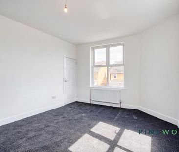 3 bedroom end of terrace house to rent - Photo 3