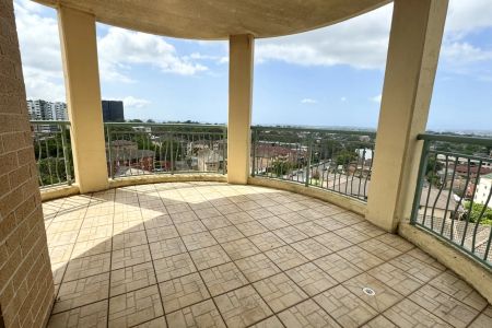 Stunning Three Bedroom Apartment In The Heart Of Hurstville! - Photo 5