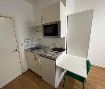 Studio to rent - Photo 6