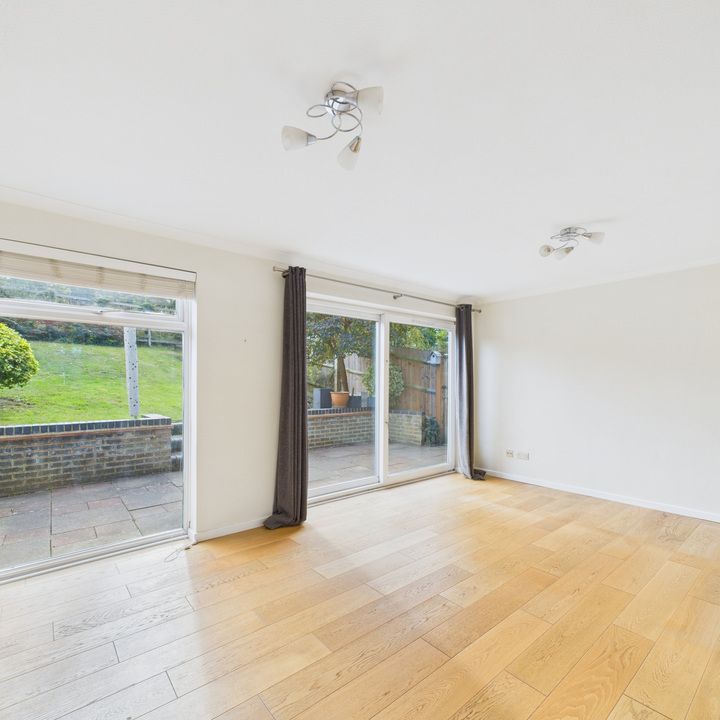 4 bed detached house to rent in Rook Road, Wooburn Green, High Wycombe, Buckinghamshire, HP10 0PY - Photo 1