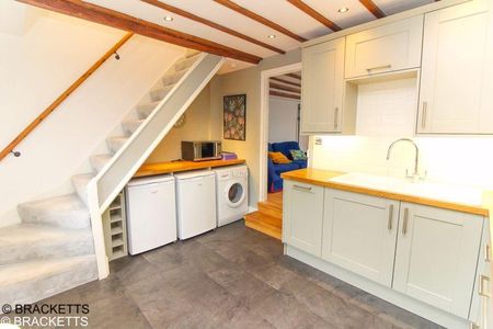 2 bedroom end of terrace house to rent - Photo 2