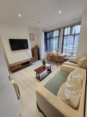 Room in a Shared House, Headingley Avenue, LS6 - Photo 1