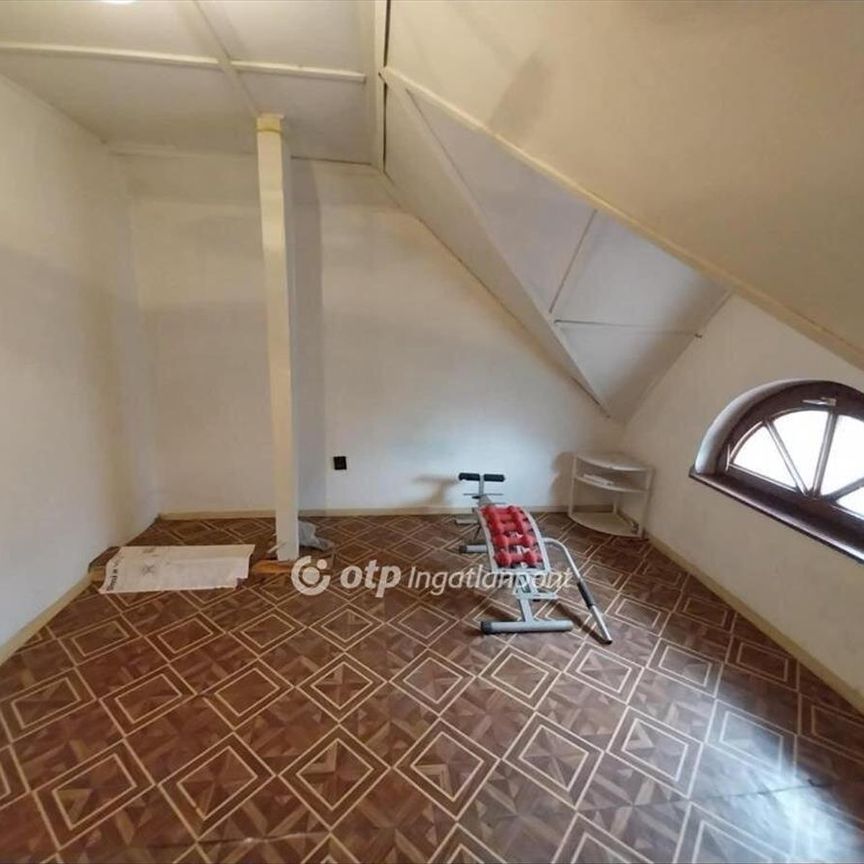 Kiadó átlagos állapotú ház - Nyíregyháza - Photo 1
