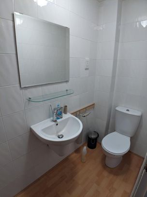 4 bedroom flat to rent - Photo 1